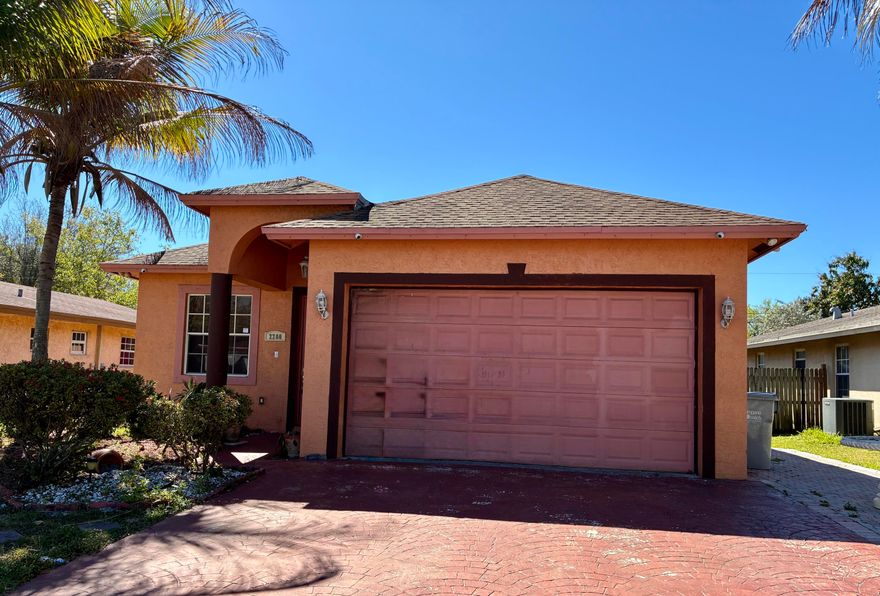 SPACIOUS 3/2 HOME LOCATED IN A CENTRALLY LOCATED NEIGHBORHOOD WITH NO HOA. PROPERTY HAS EXCELLENT POTENTIAL AND IS A GREAT INVESTMENT PURCHASE. THE HOME FEATURES A HUGE LIVING ROOM, SEPARATE DINING AREA, LAUNDRY ROOM AND A FENCED YARD. CLOSE TO SCHOOLS, PARK, SHOPPING, AND ENTERTAINMENT.