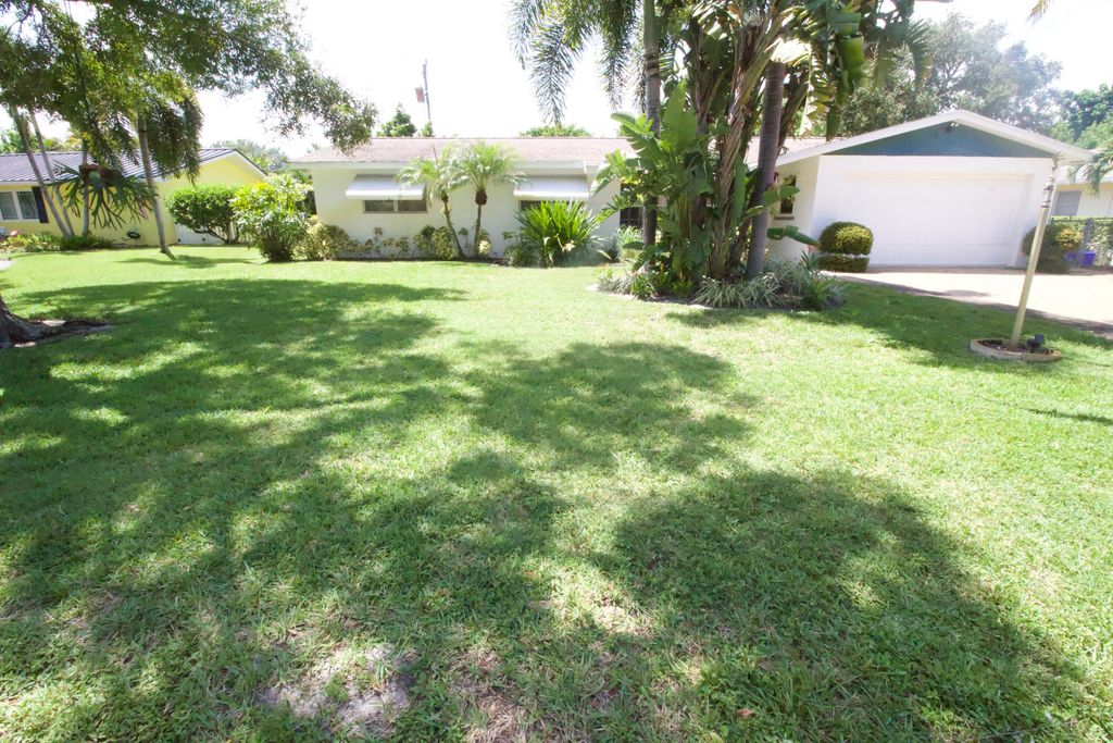 Photo of 124 W Norfolk Road, Jupiter, FL 33469 (MLS # R10775228)