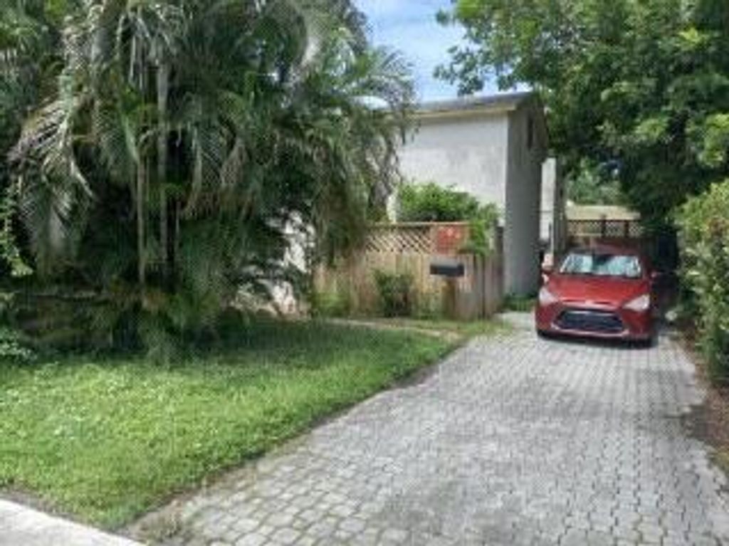 Photo of 705 Lytle Street, West Palm Beach, FL 33405 (MLS # R10952949)