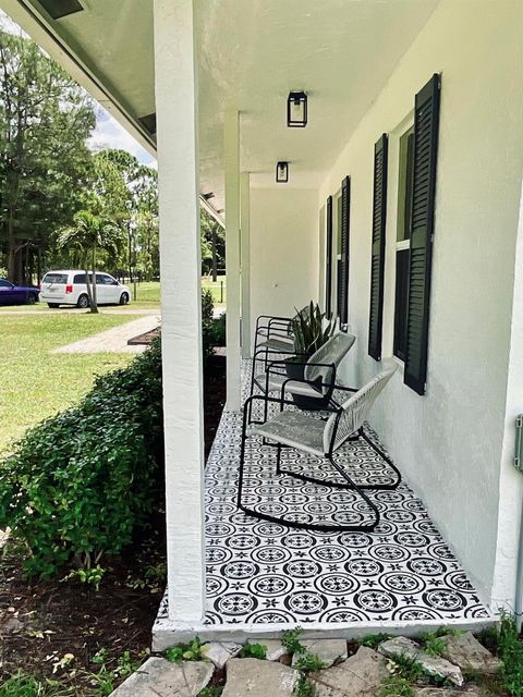 A home in Loxahatchee