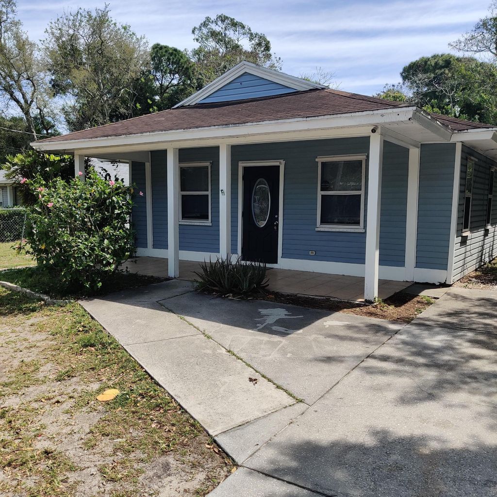 Photo of 606 S 23rd Street, Fort Pierce, FL 34950 (MLS # R10974957)