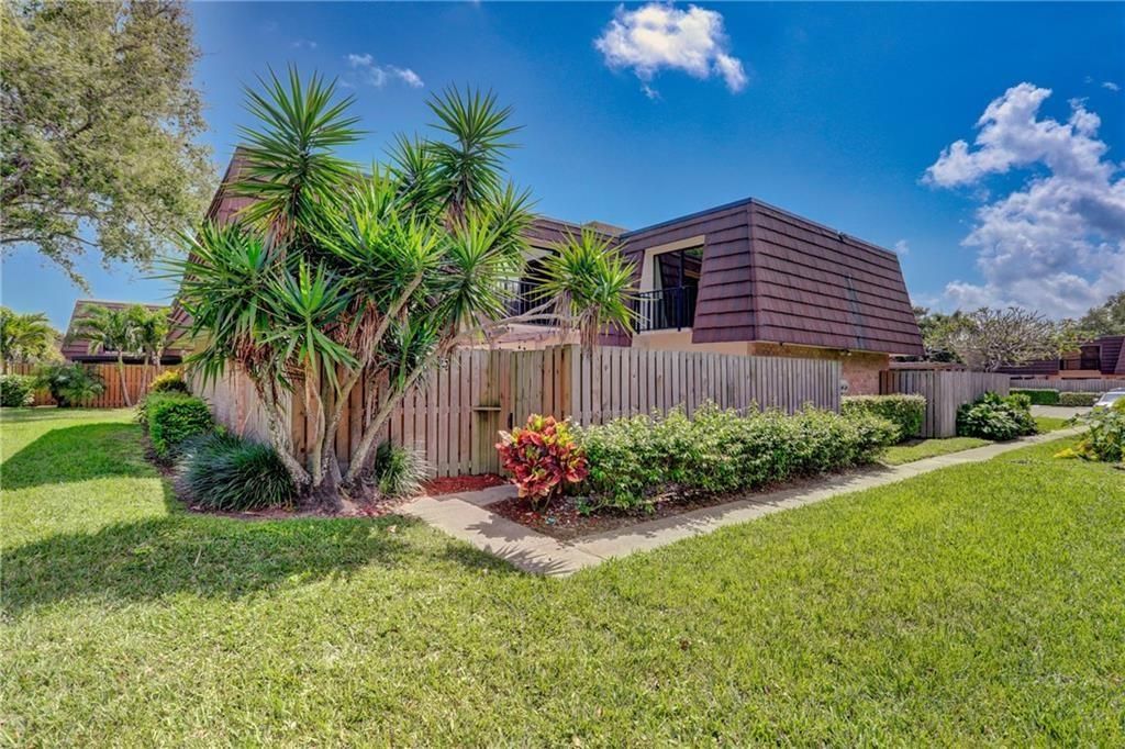 Photo of 1305 13th Ln, Palm Beach Gardens, FL 33418 (MLS # F10498493)