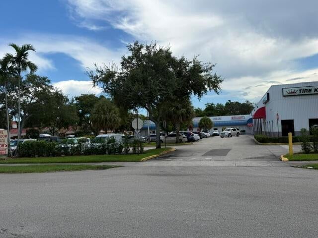 Photo of 9880 Pines Boulevard, Hollywood, FL 33025 (MLS # B26072695)