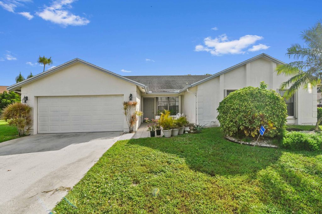 Photo of 19958 Court Of The Lions, Boca Raton, FL 33434 (MLS # R10939000)