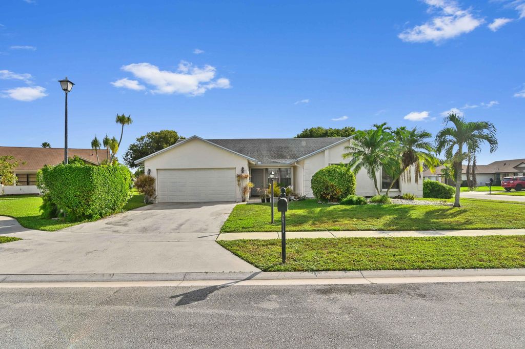 Photo of 19958 Court Of The Lions, Boca Raton, FL 33434 (MLS # R10939000)