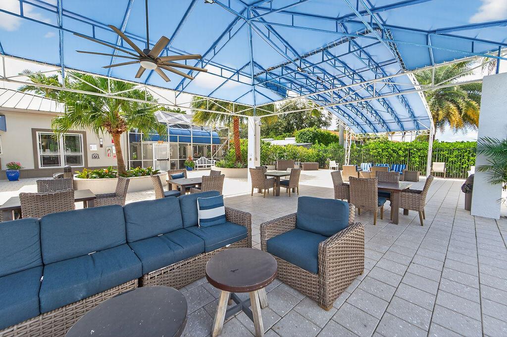 PALM ISLES I, II AND III - Residential Lease