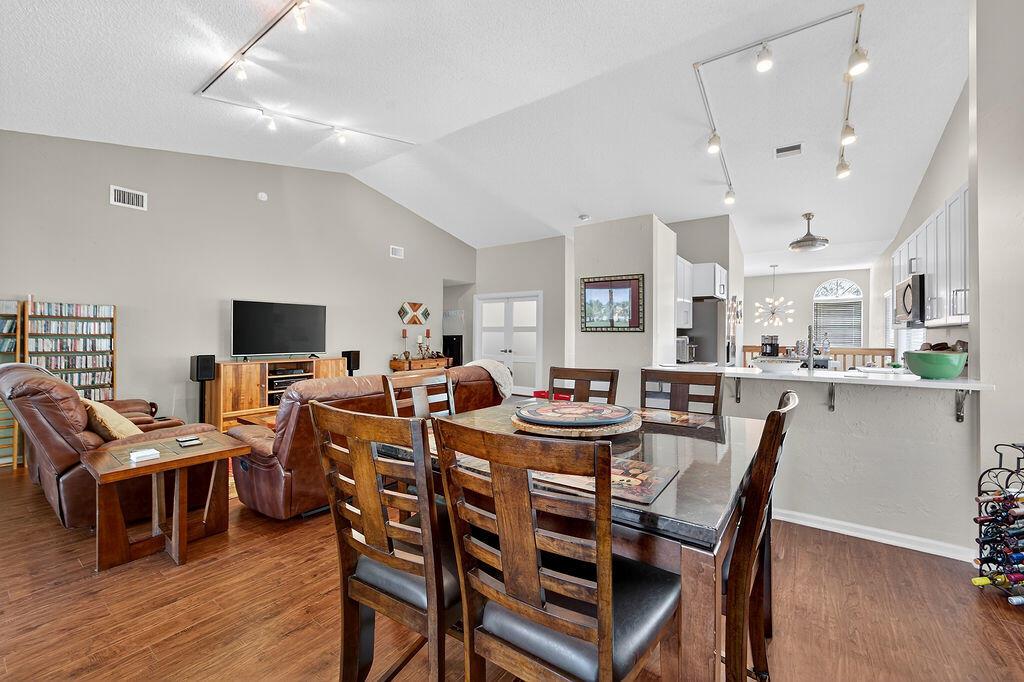 PALM ISLES I, II AND III - Residential Lease