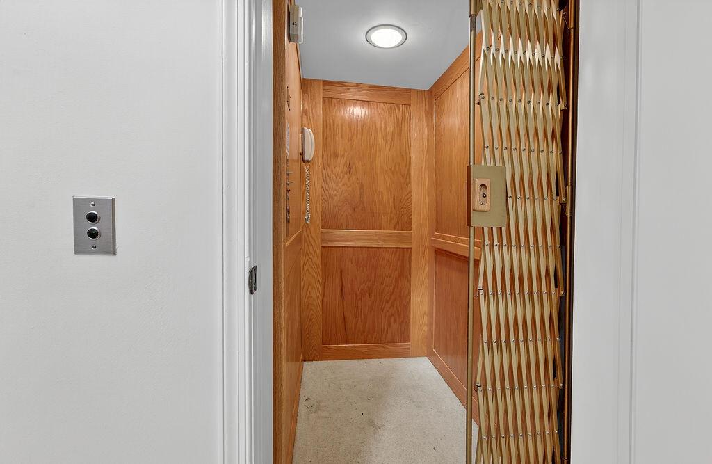 PALM ISLES I, II AND III - Residential Lease