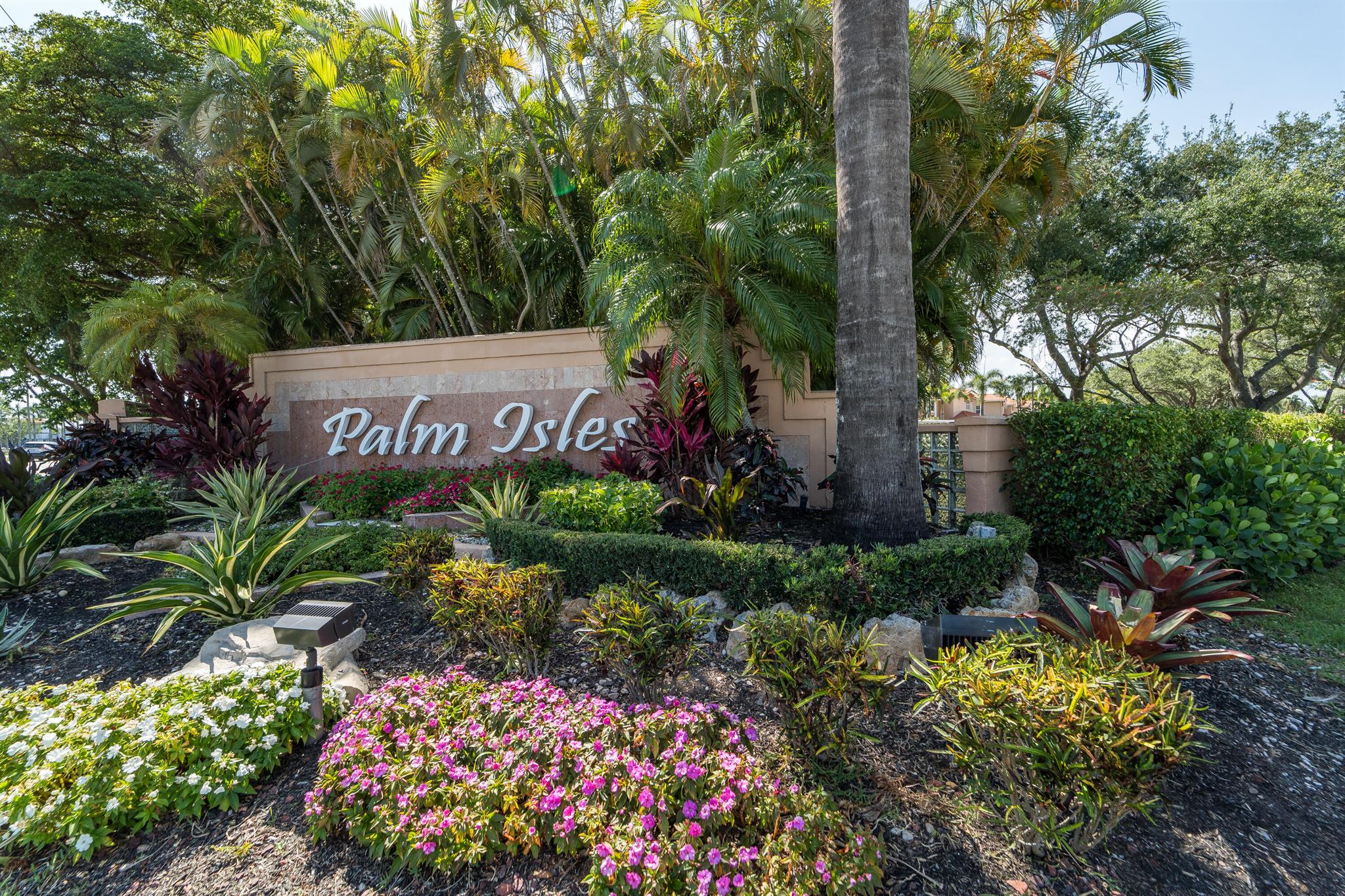 PALM ISLES I, II AND III - Residential Lease