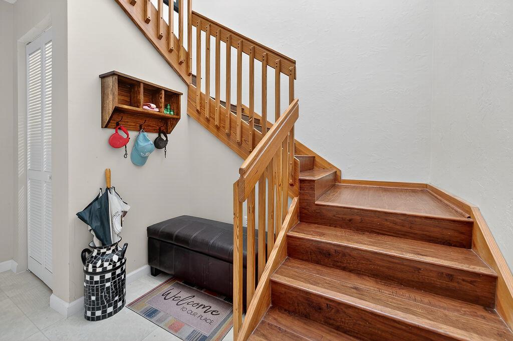 PALM ISLES I, II AND III - Residential Lease