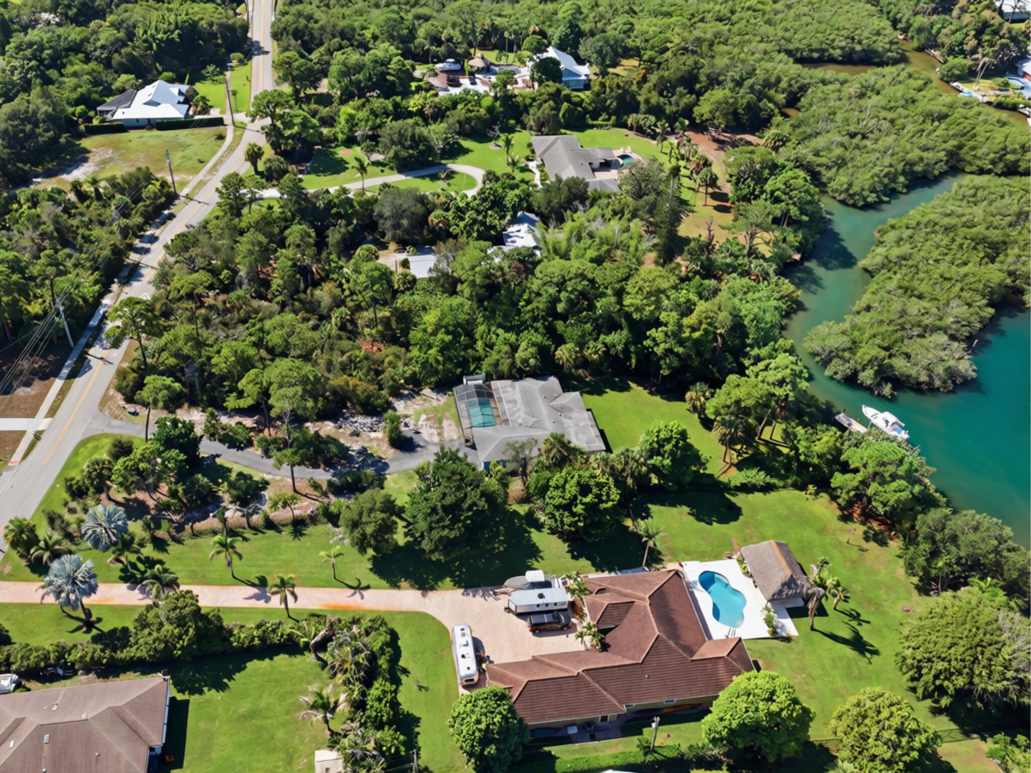 4916 SE MANATEE COVE Road
