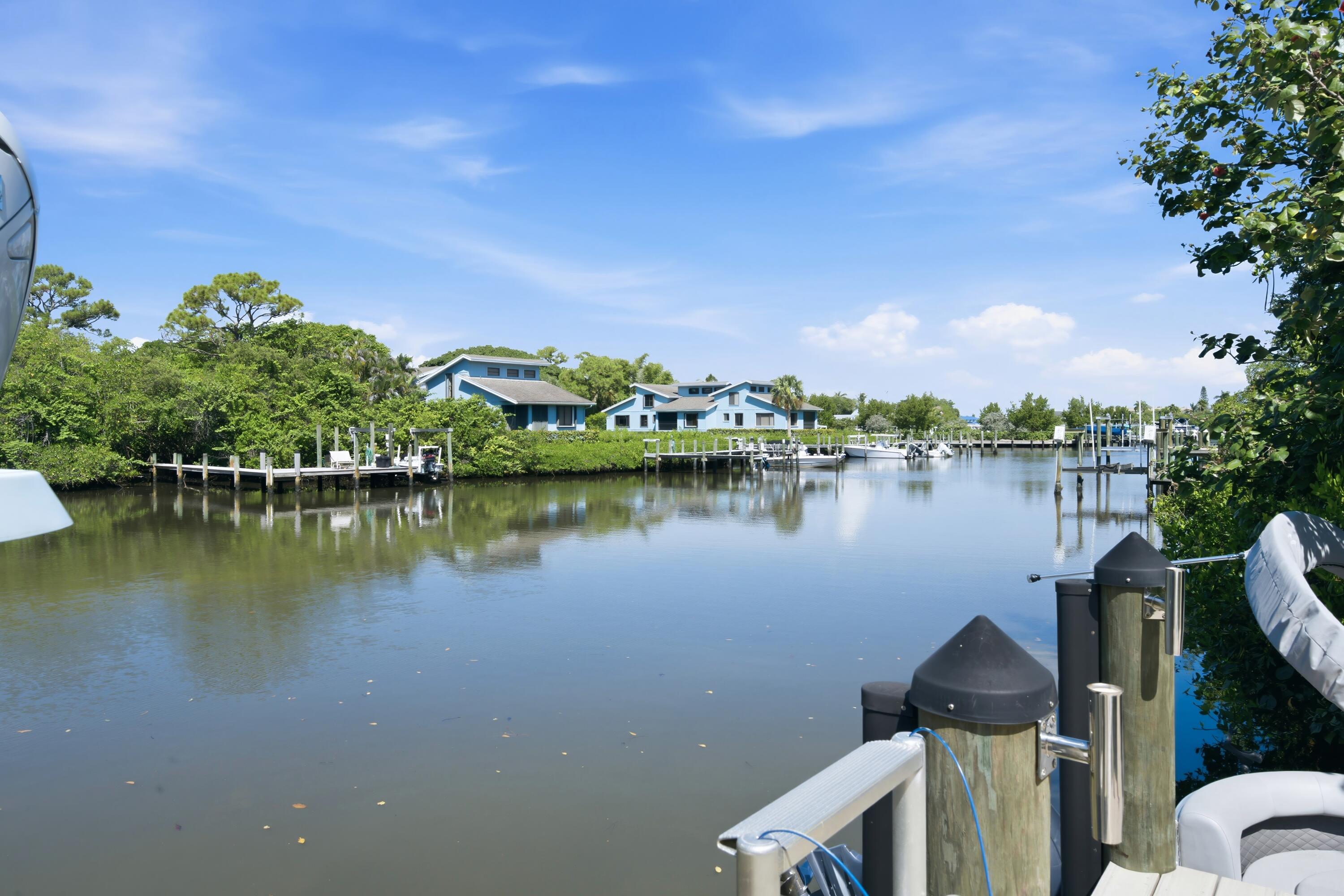 4916 SE MANATEE COVE Road