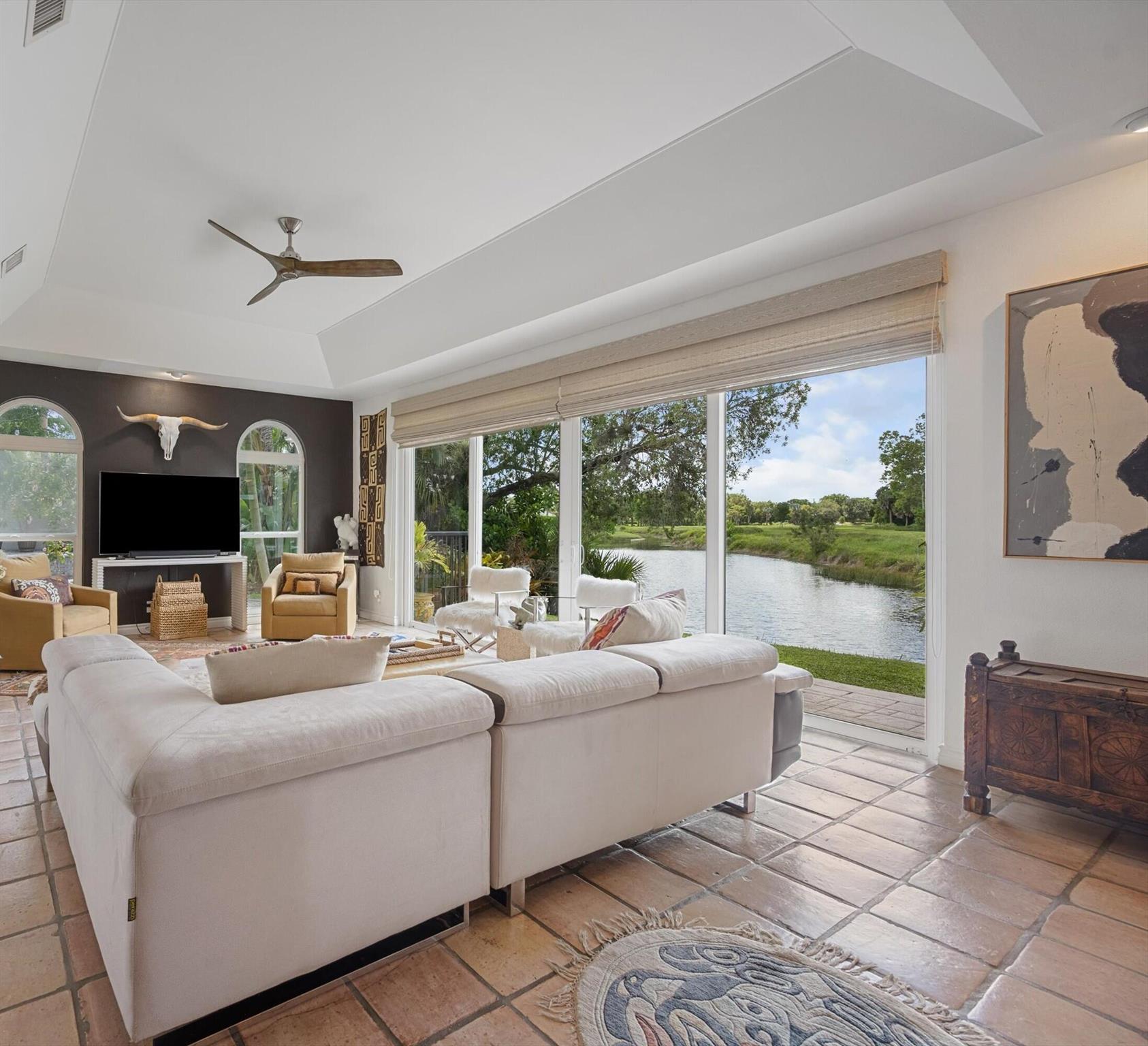 FIRST FAIRWAY COND II - Residential