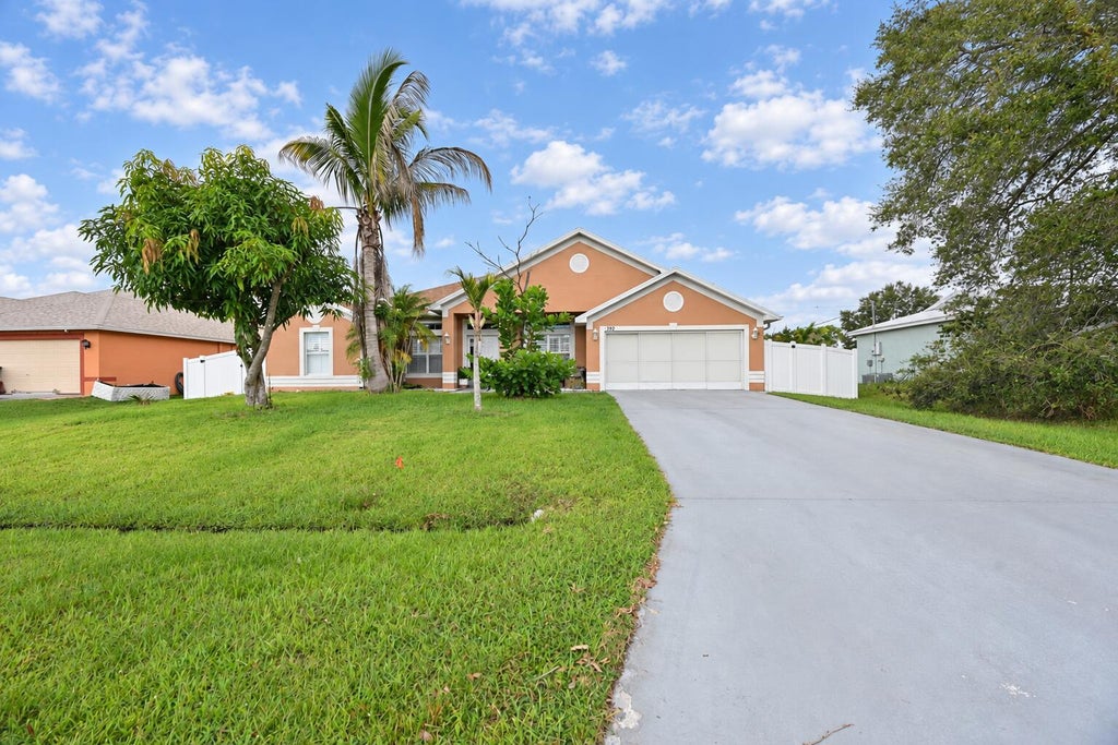 Photo of 1392 SE ODONNELL Lane, Port Saint Lucie, FL 34983 (MLS # B26076511)