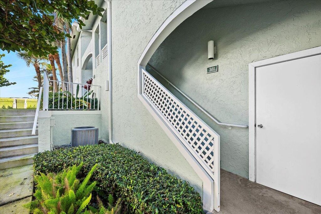 Photo of 301 Mainsail Circle, Jupiter, FL 33477 (MLS # R11164710)