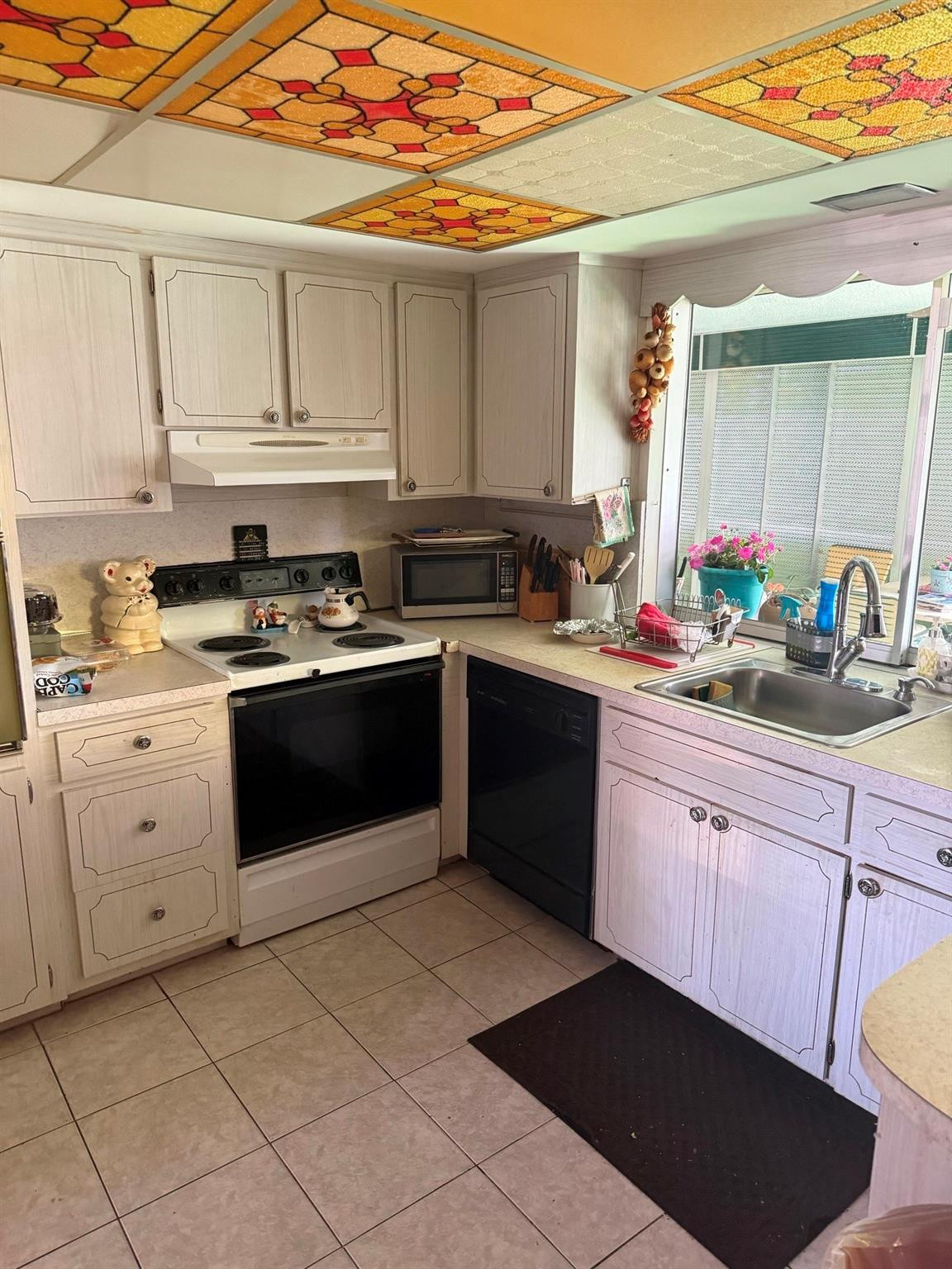 Hollywood Hills 6-22 B - Residential