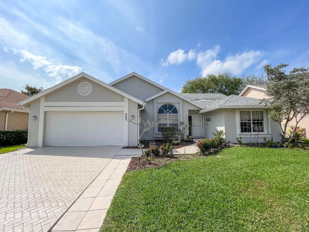 Photo of 252 Moccasin Trail W, Jupiter, FL 33458 (MLS # R11158320)