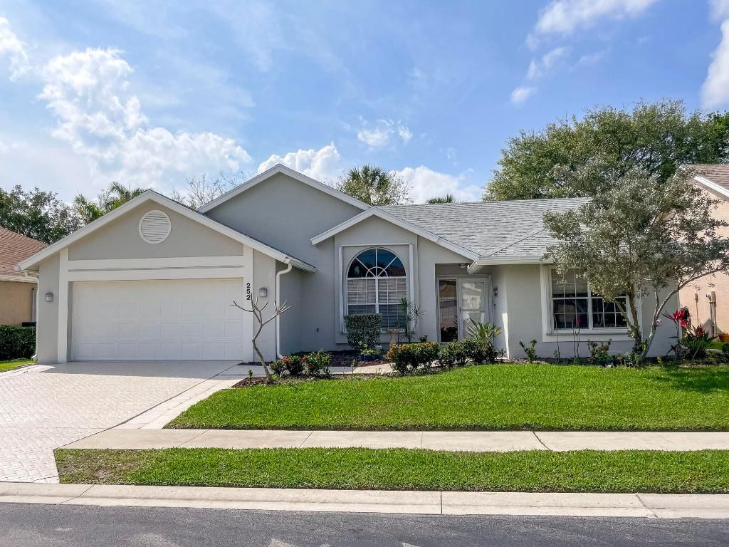 Photo of 252 Moccasin Trail W, Jupiter, FL 33458 (MLS # R11158320)