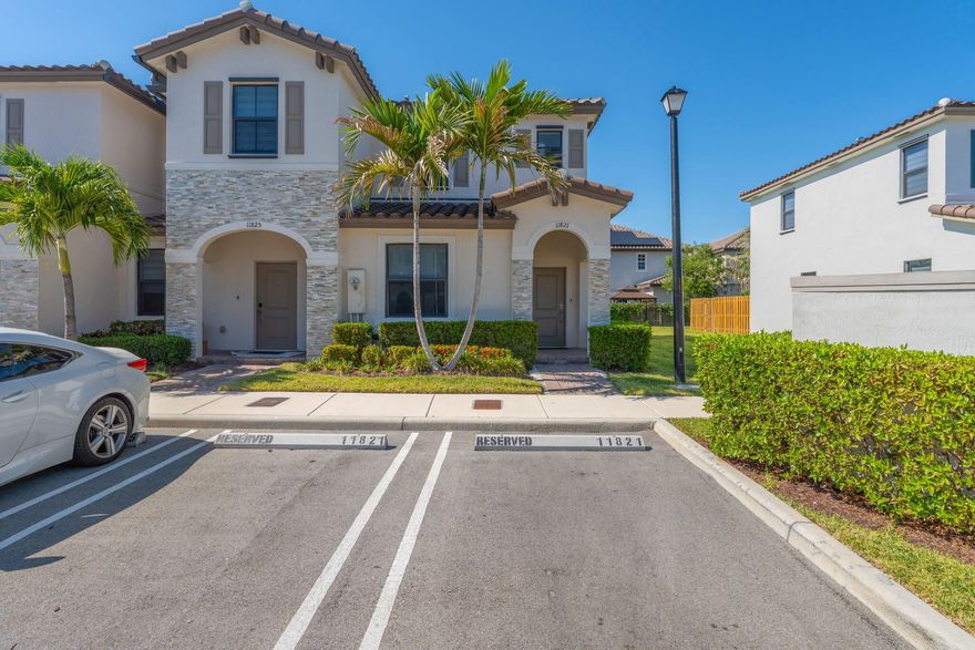Beautifully maintained corner-unit townhome offering comfort, privacy, and a highly functional layout. This 3 bedroom, 3 bathroom home features one bedroom and bathroom downstairs. Each bedroom includes its own en-suite bathroom and large closet, providing excellent privacy and storage throughout the home. The open main living area offers a bright, modern feel with a comfortable flow between the kitchen, dining, and living spaces. One of the standout features is the fenced backyard with a covered patio and no buildings directly behind the unit. Newer community with convenient access to shopping, dining, schools, parks, and major roadways offering the perfect combination of modern living, privacy, and everyday convenience. A great opportunity for buyers looking for a move-in ready home!