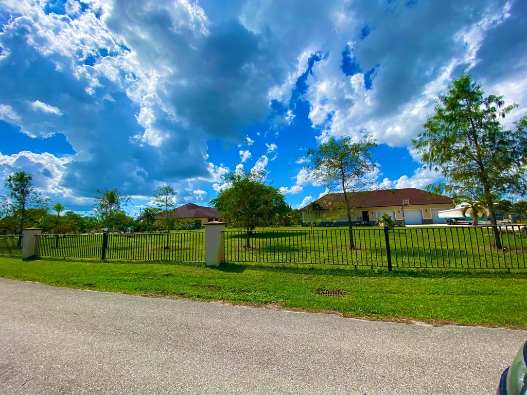 PALM BEACH FARMS CO 3 - Residential