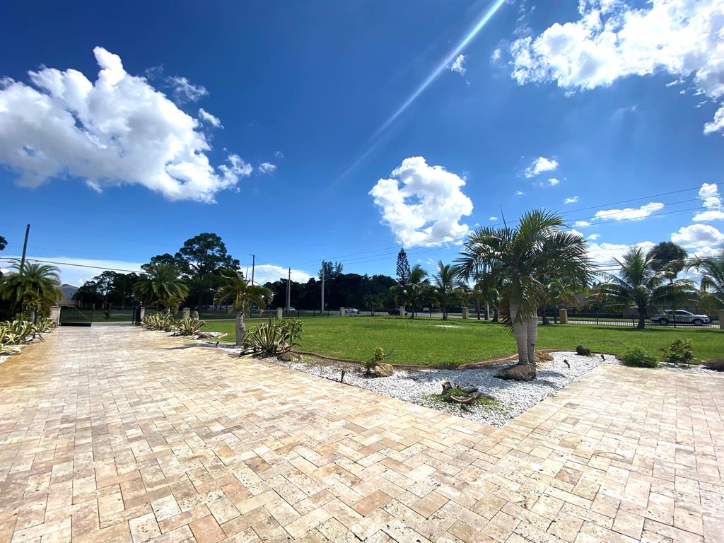 PALM BEACH FARMS CO 3 - Residential