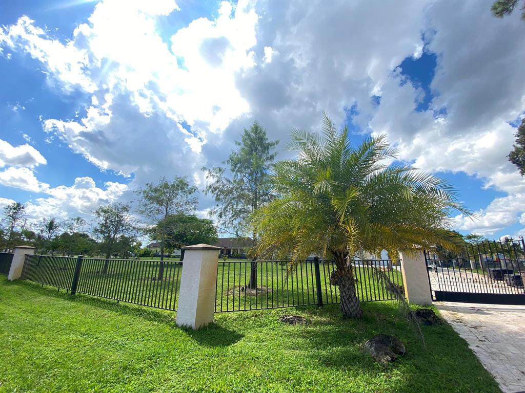 PALM BEACH FARMS CO 3 - Residential