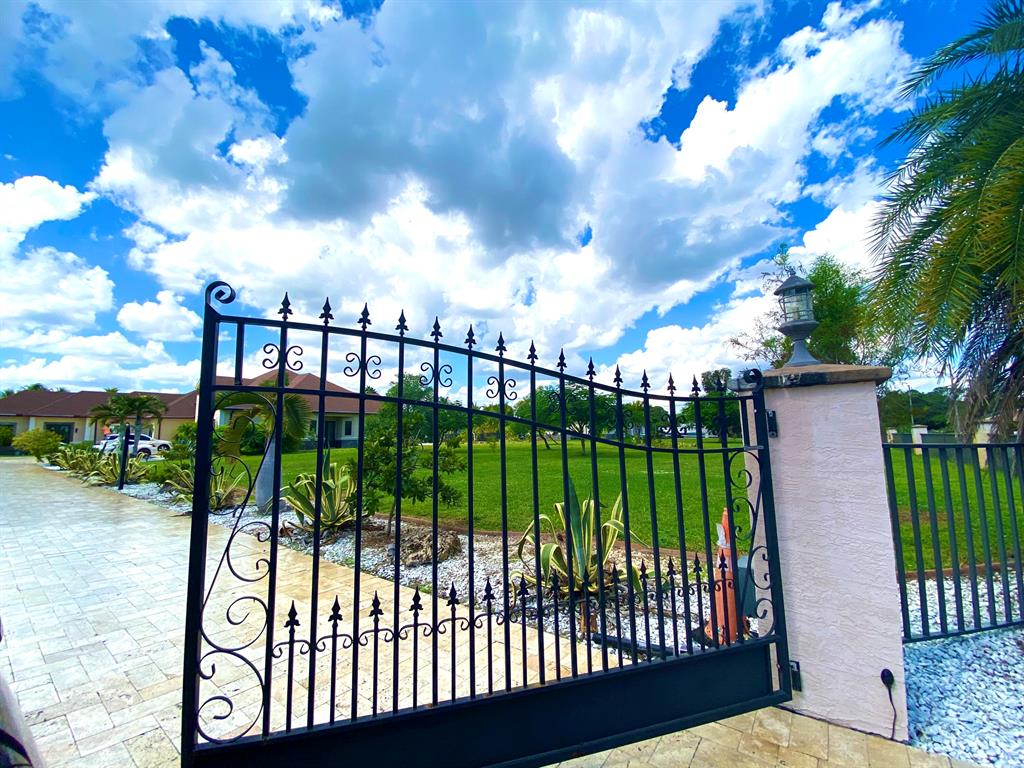 PALM BEACH FARMS CO 3 - Residential