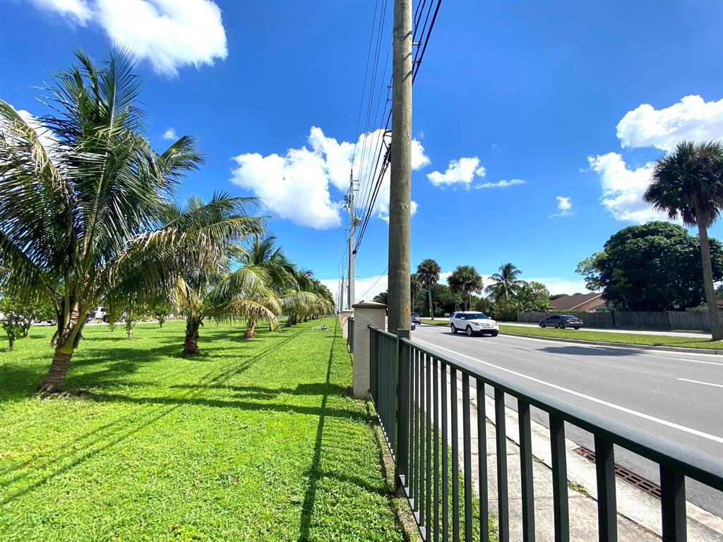 PALM BEACH FARMS CO 3 - Residential