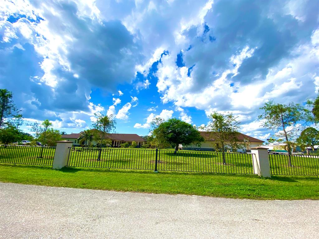 PALM BEACH FARMS CO 3 - Residential