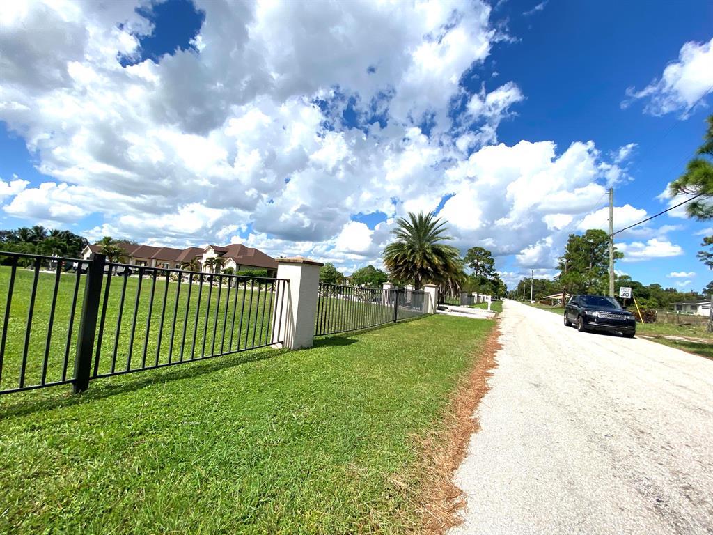 PALM BEACH FARMS CO 3 - Residential