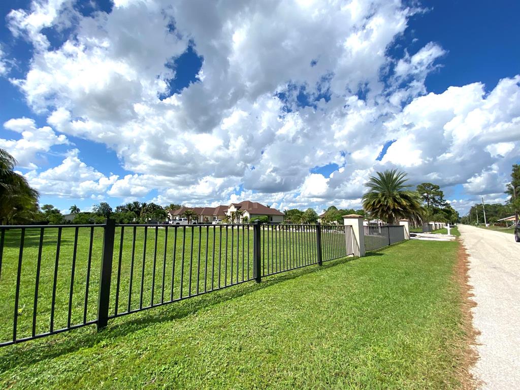 PALM BEACH FARMS CO 3 - Residential