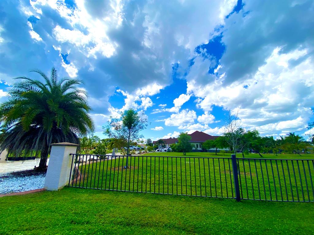 PALM BEACH FARMS CO 3 - Residential