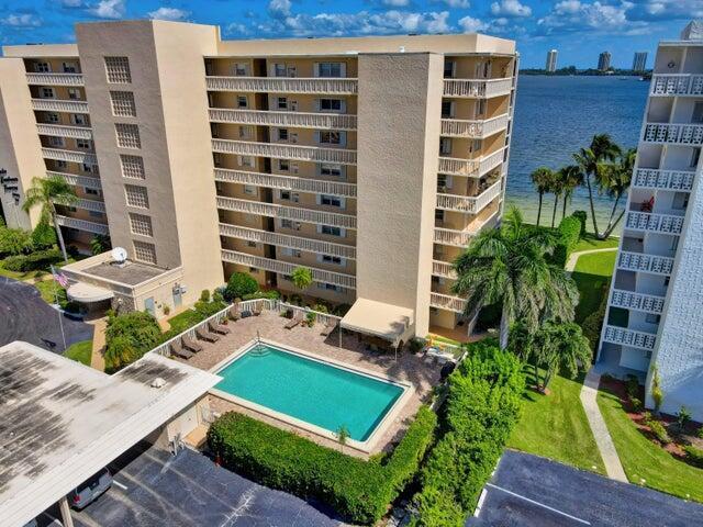 501 Lake Shore Drive 206