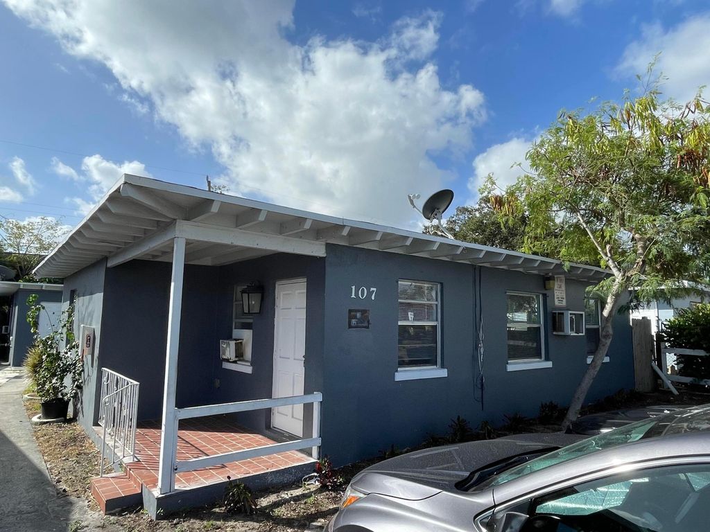 Photo of 107 E 27th Street, Riviera Beach, FL 33404 (MLS # B26032468)