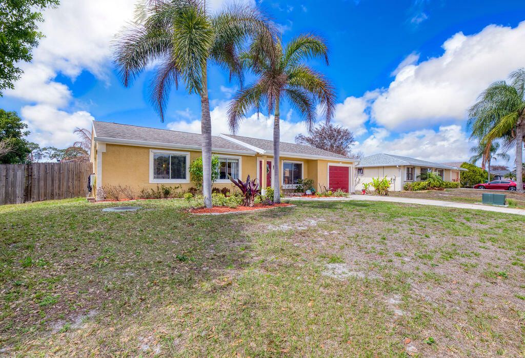 Photo of 2142 SE Watercrest Street, Port Saint Lucie, FL 34984 (MLS # R11169347)