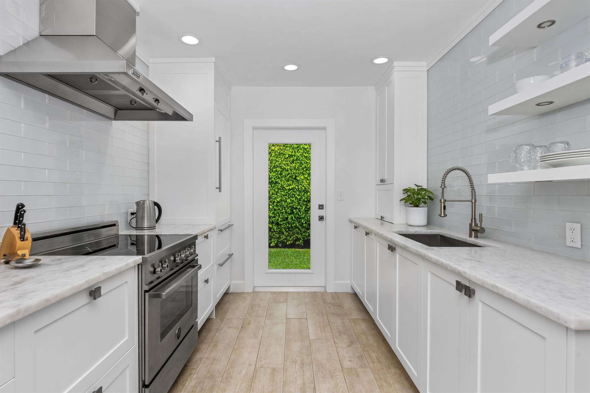 JAMAICA LANE IN - Residential