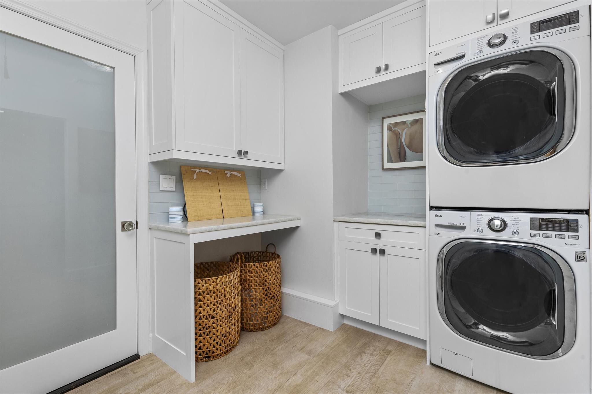 JAMAICA LANE IN - Residential