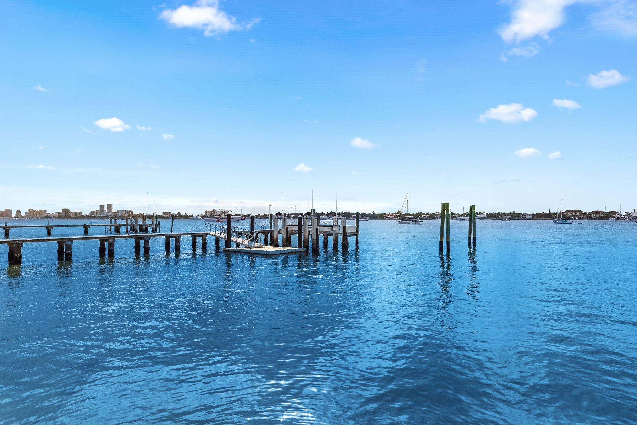 JAMAICA LANE IN - Residential