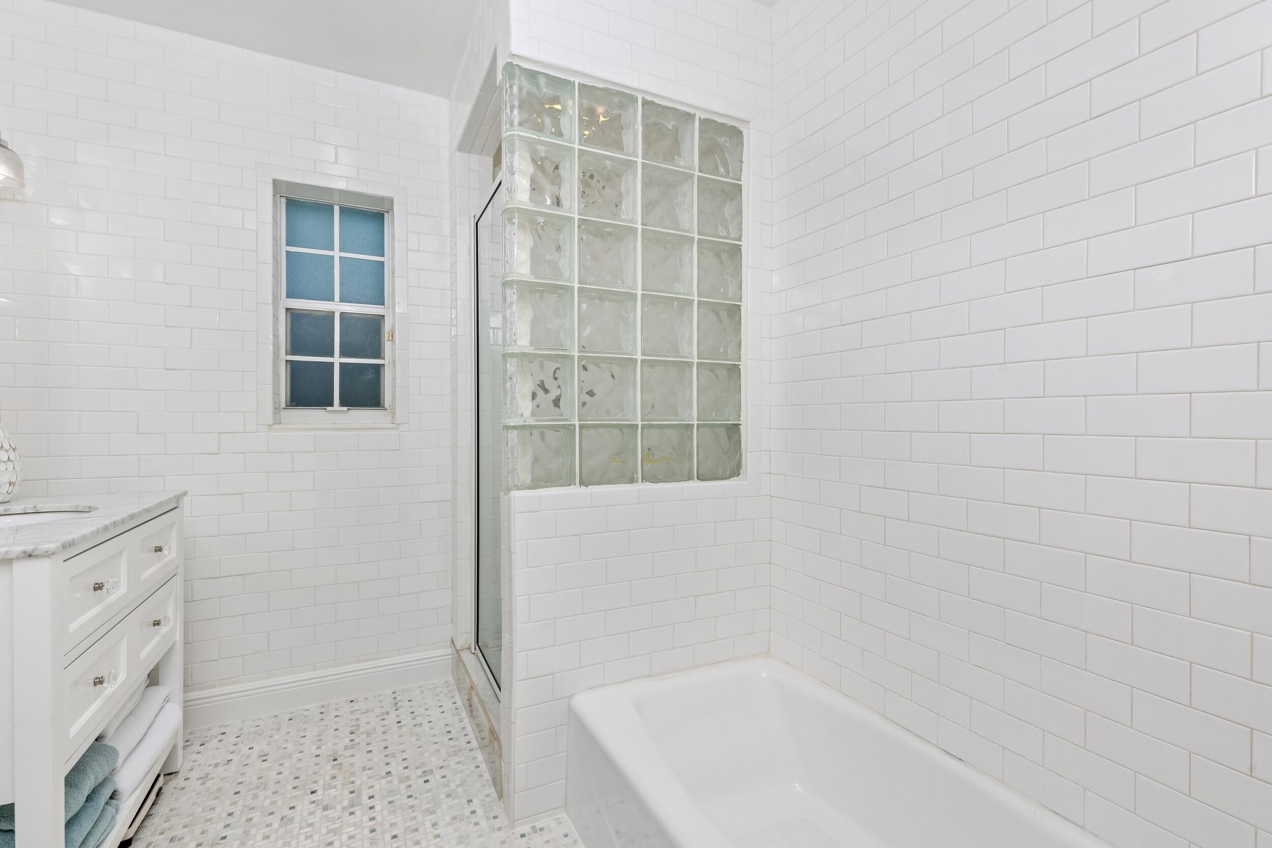 JAMAICA LANE IN - Residential