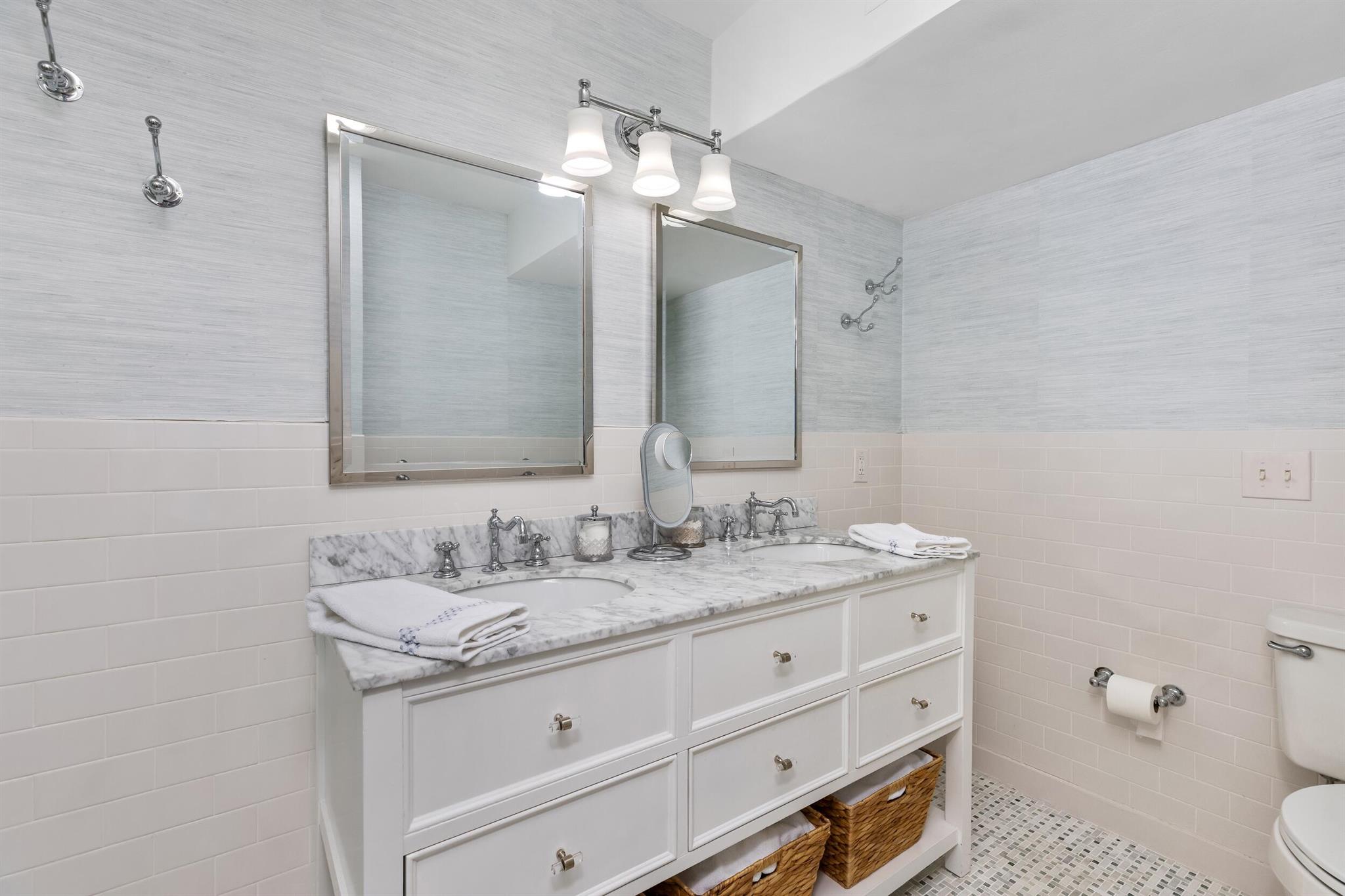 JAMAICA LANE IN - Residential