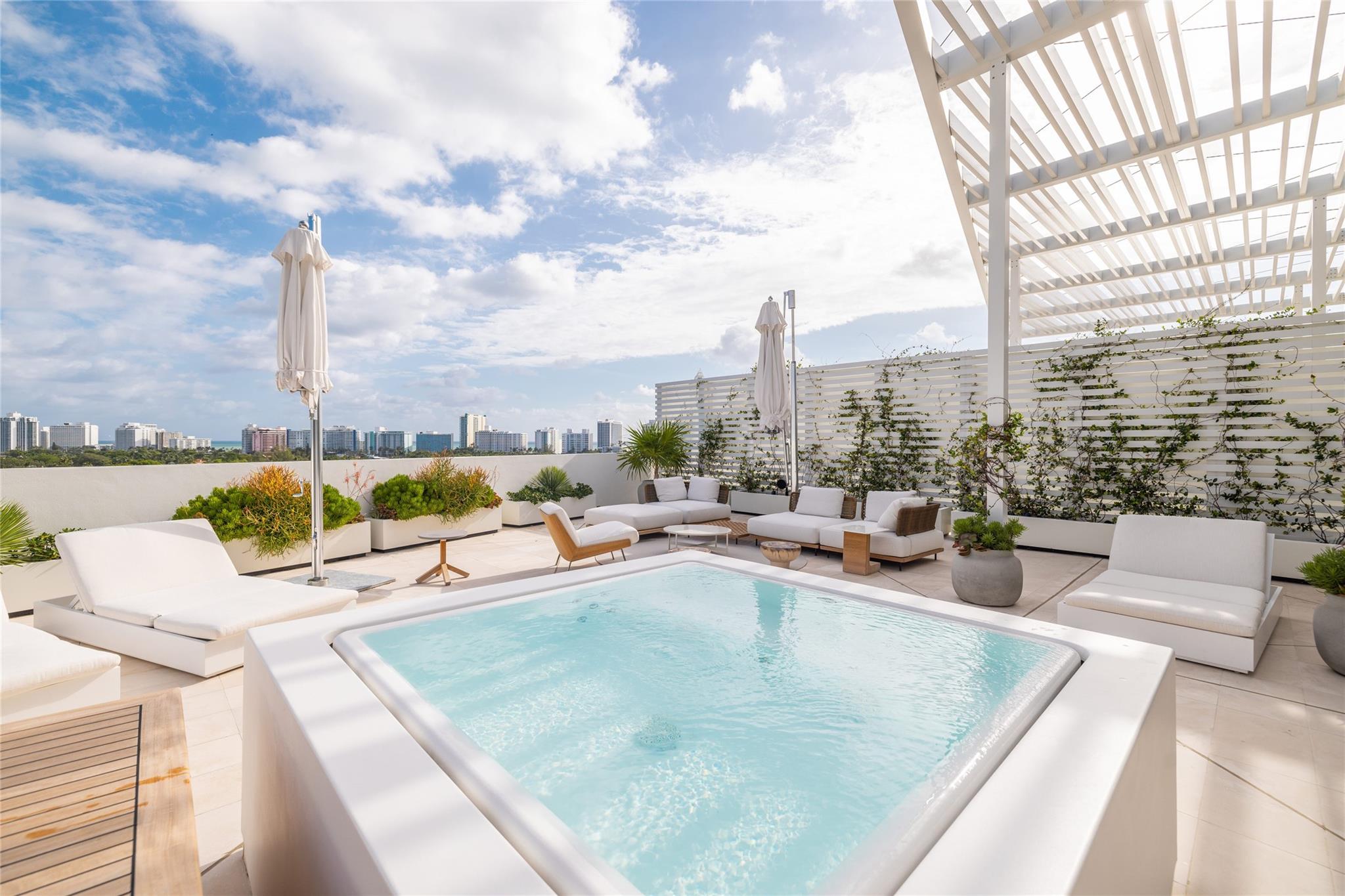 Ritz Carlton Residences - Residential