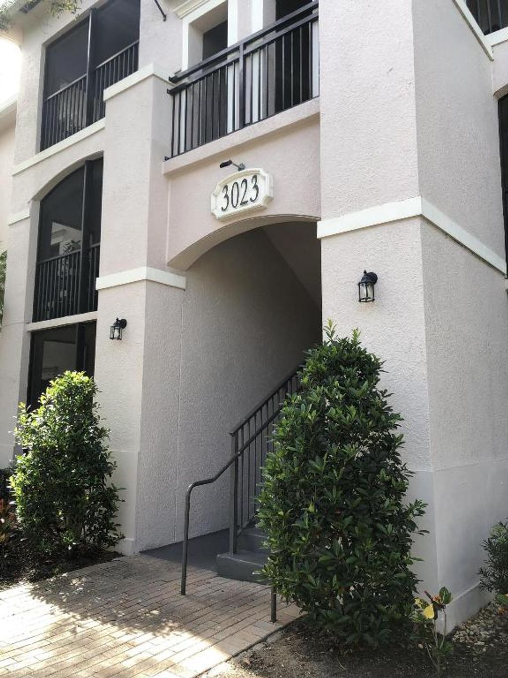 Photo of 3023 Alcazar Place #305, Palm Beach Gardens, FL 33410 (MLS # R10952297)