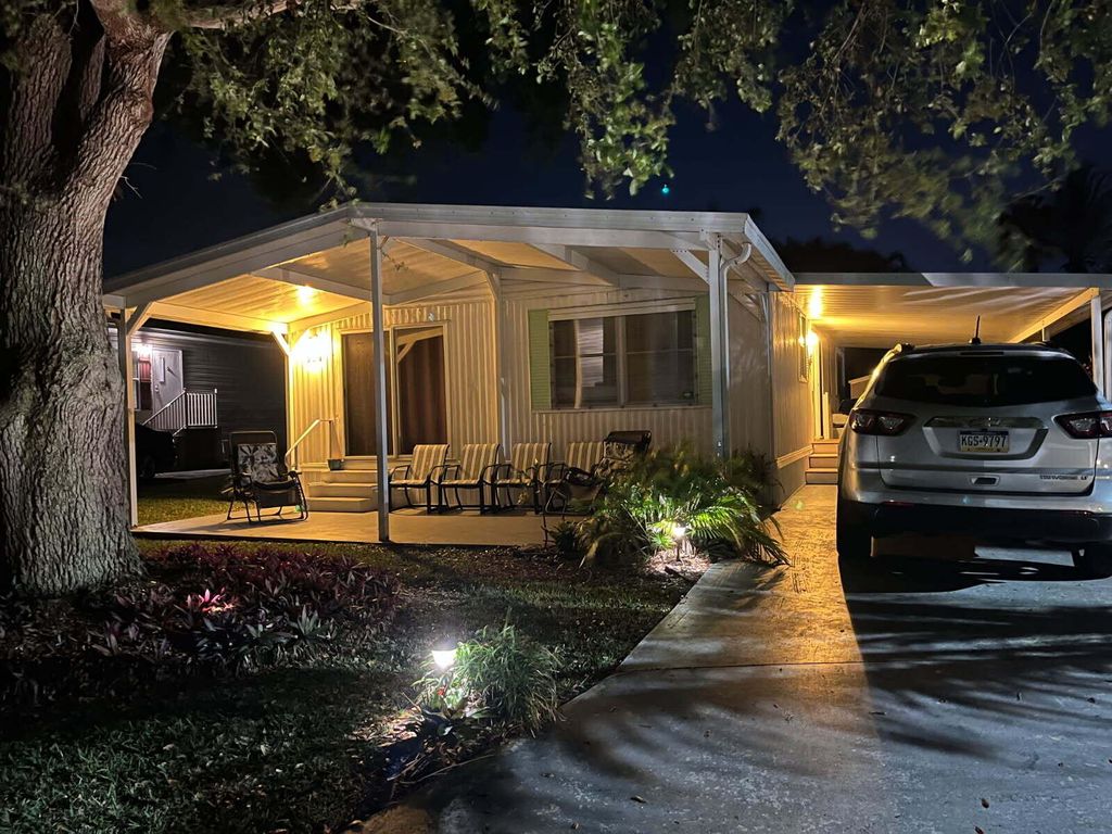 Photo of 304 Mockingbird Avenue, Fort Pierce, FL 34982 (MLS # B26008768)