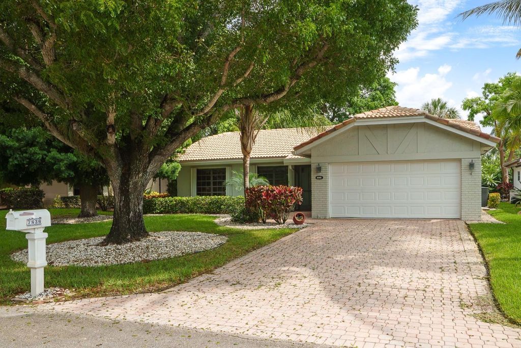 Photo of 7836 Cloverfield Circle, Boca Raton, FL 33433 (MLS # F10507556)