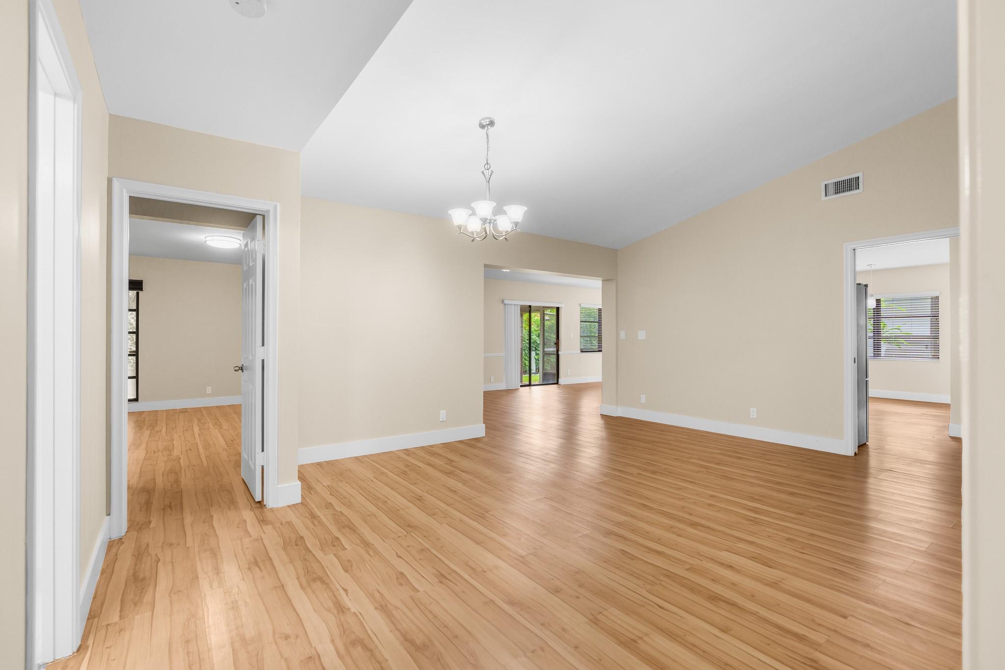 7836 Cloverfield Cir