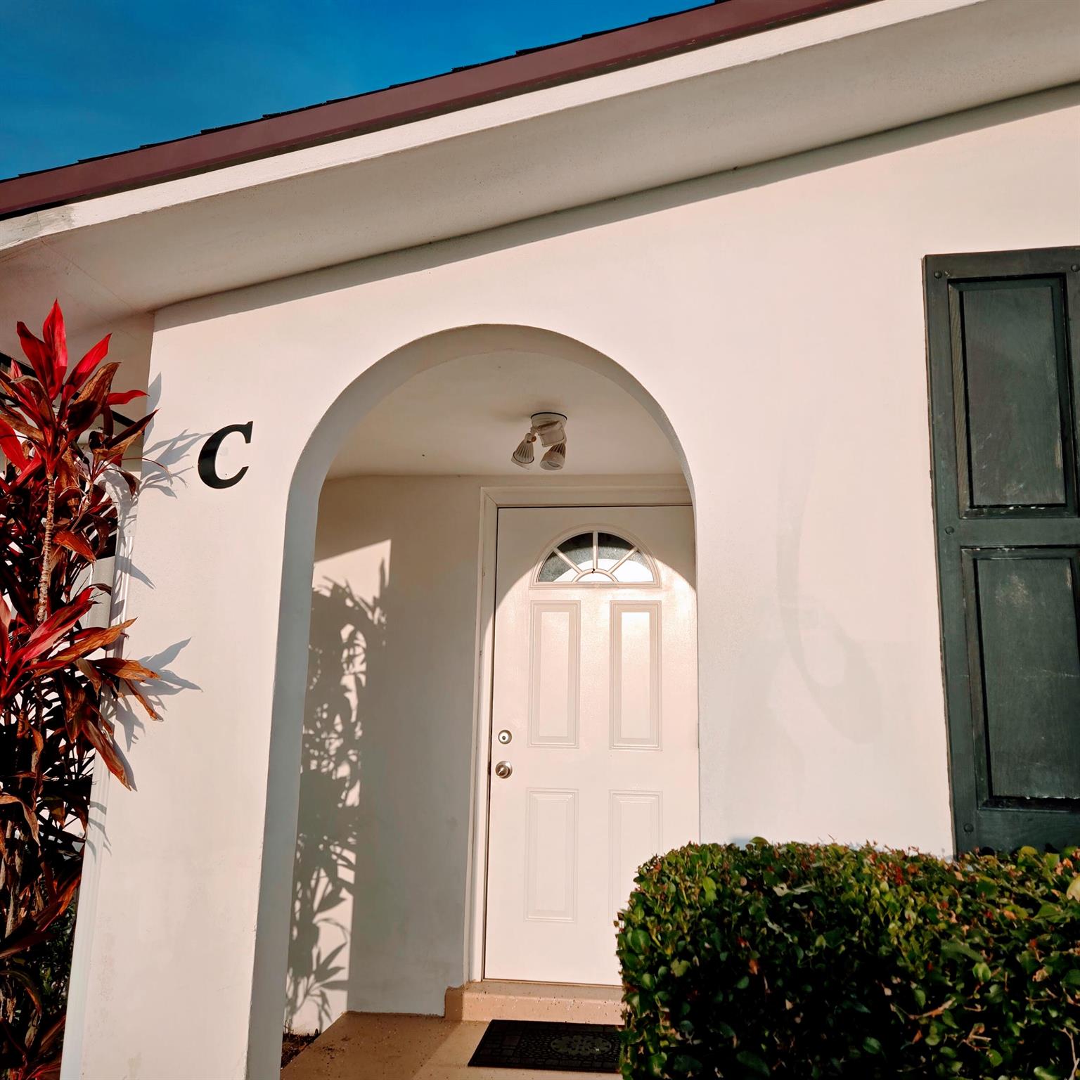 CRESTHAVEN VILLAS 17 COND - Residential Lease