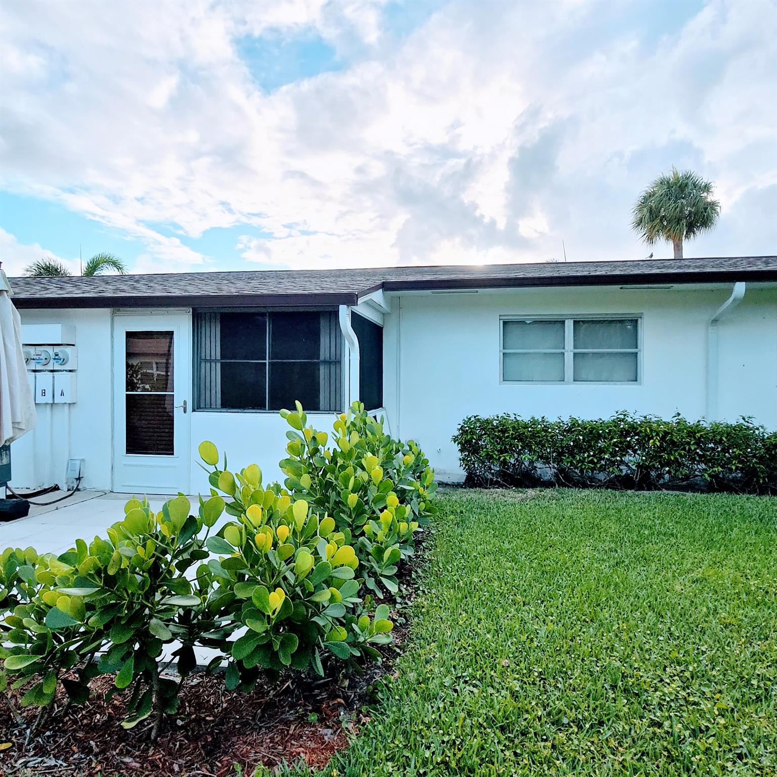 CRESTHAVEN VILLAS 17 COND - Residential Lease