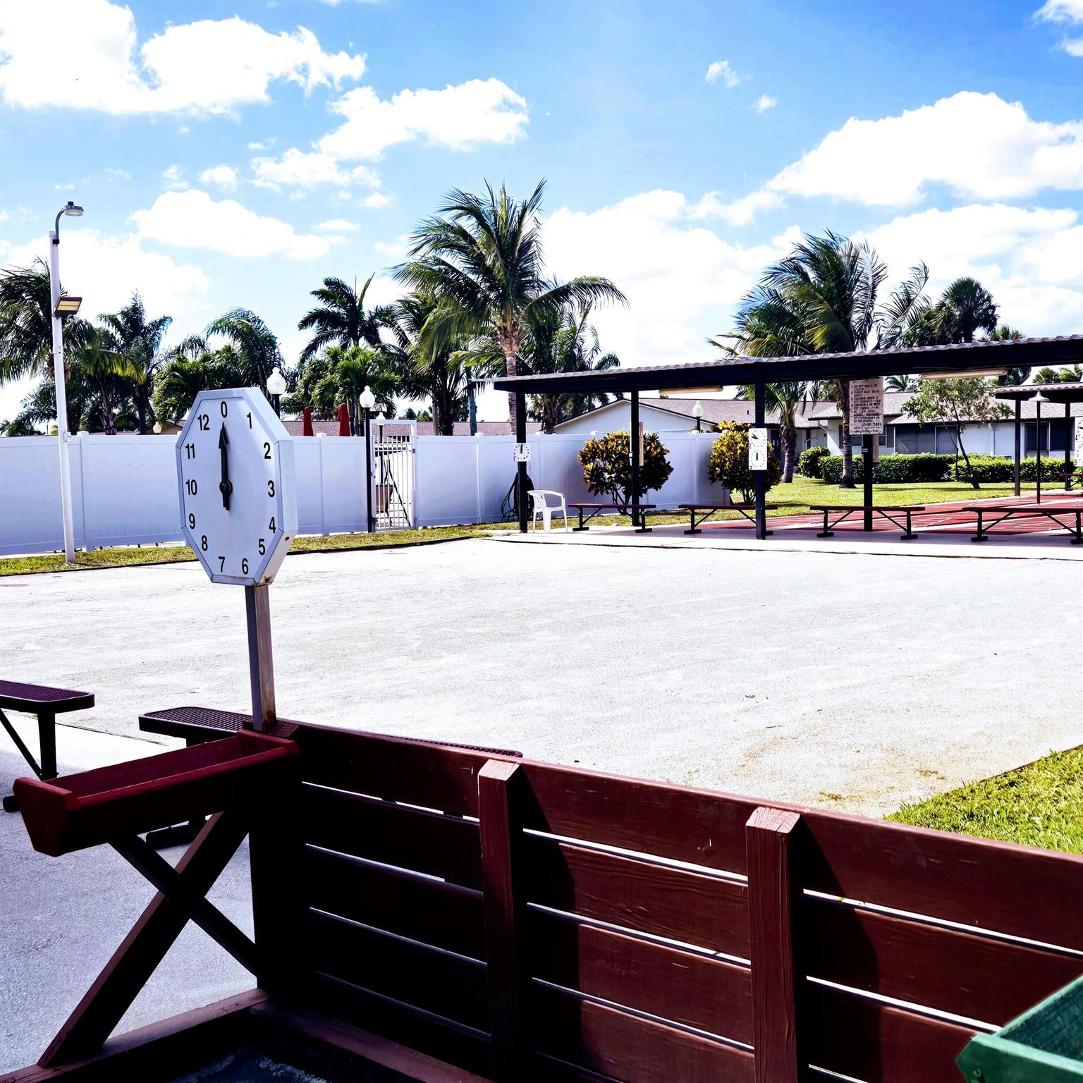 CRESTHAVEN VILLAS 17 COND - Residential Lease