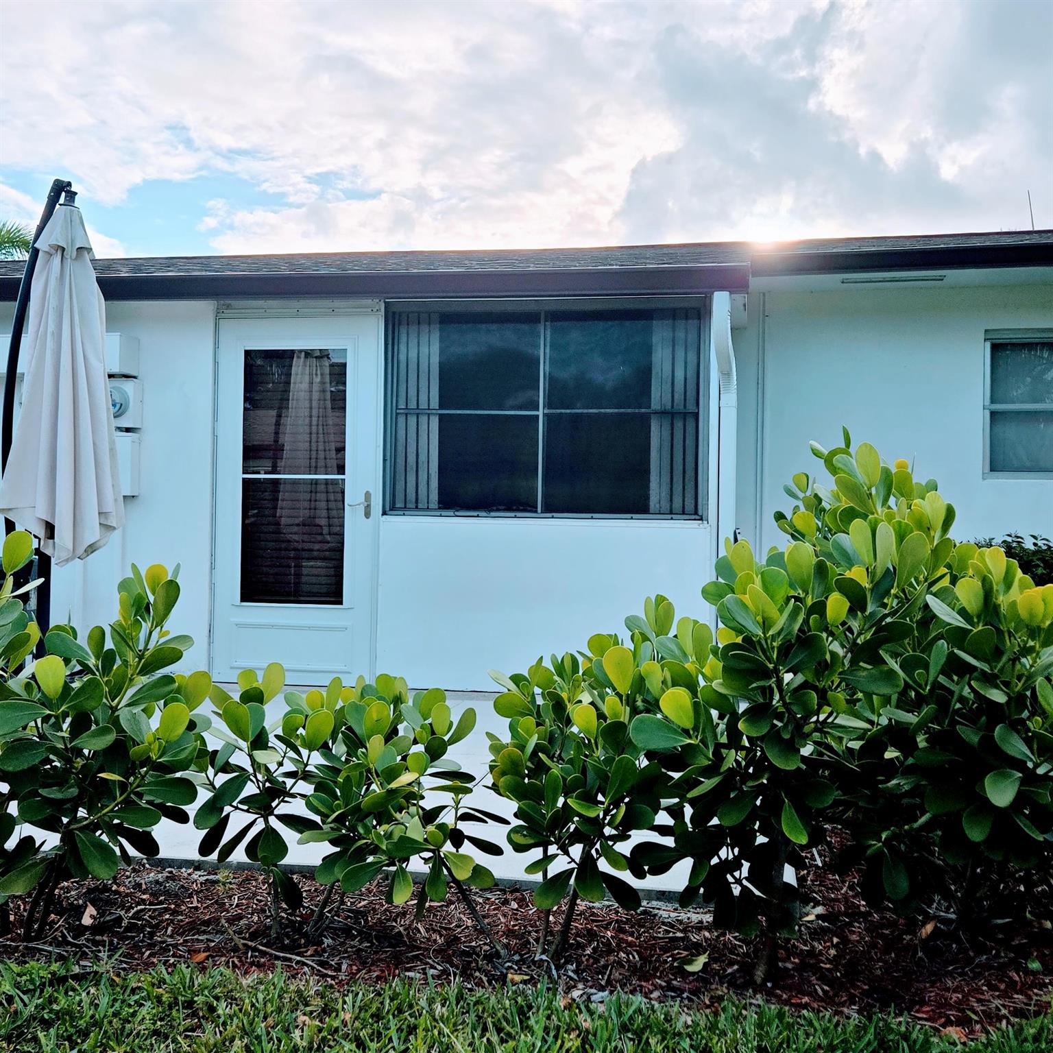 CRESTHAVEN VILLAS 17 COND - Residential Lease