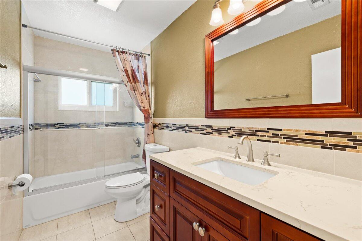 CORAL SPRINGS COUNTRY CLUB - Residential